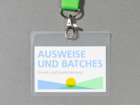 Ausweise und Batches laminiert
