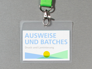 Ausweise und Batches laminiert